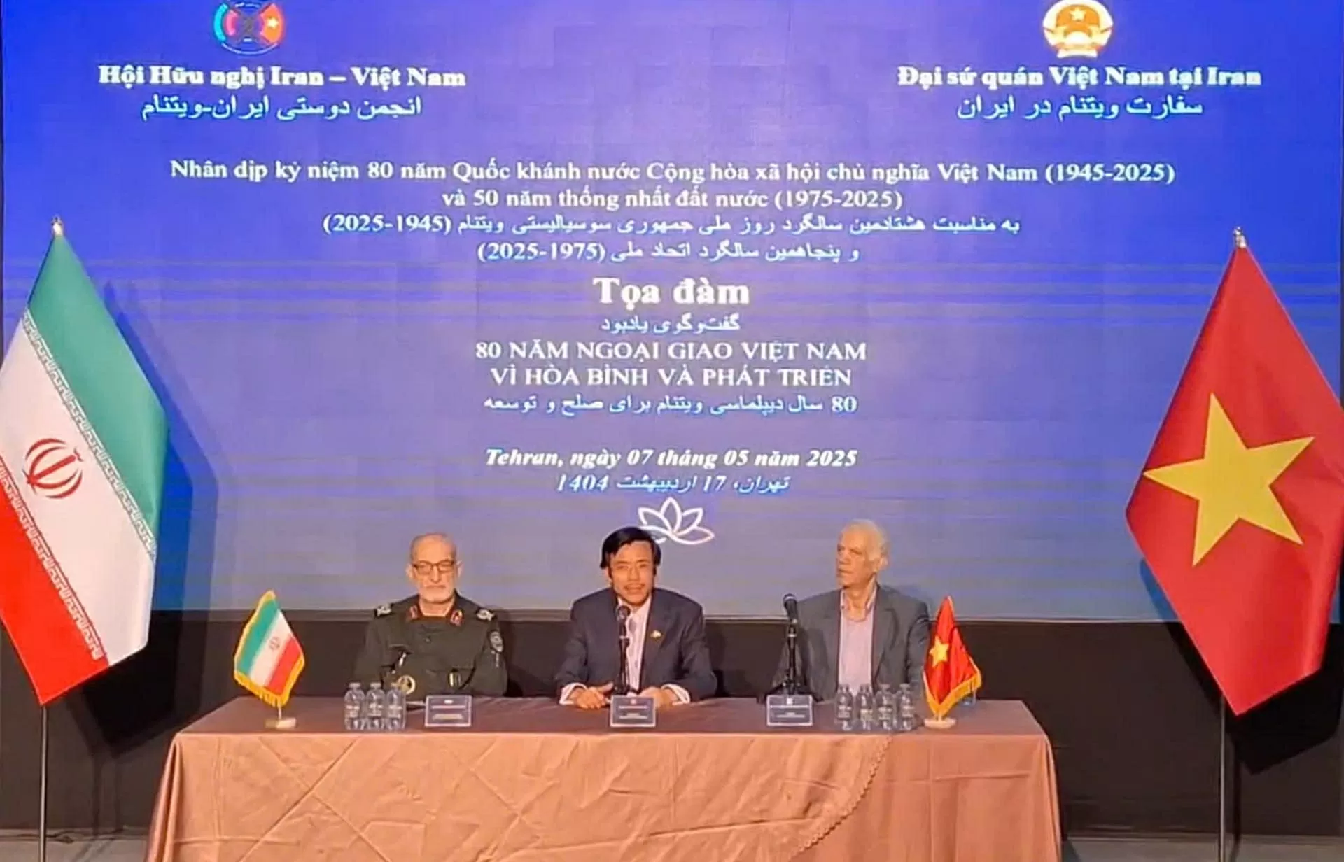 Tọa đàm và triển lãm ảnh về 80 năm Ngoại giao Việt Nam vì hòa bình và phát triển tại Iran